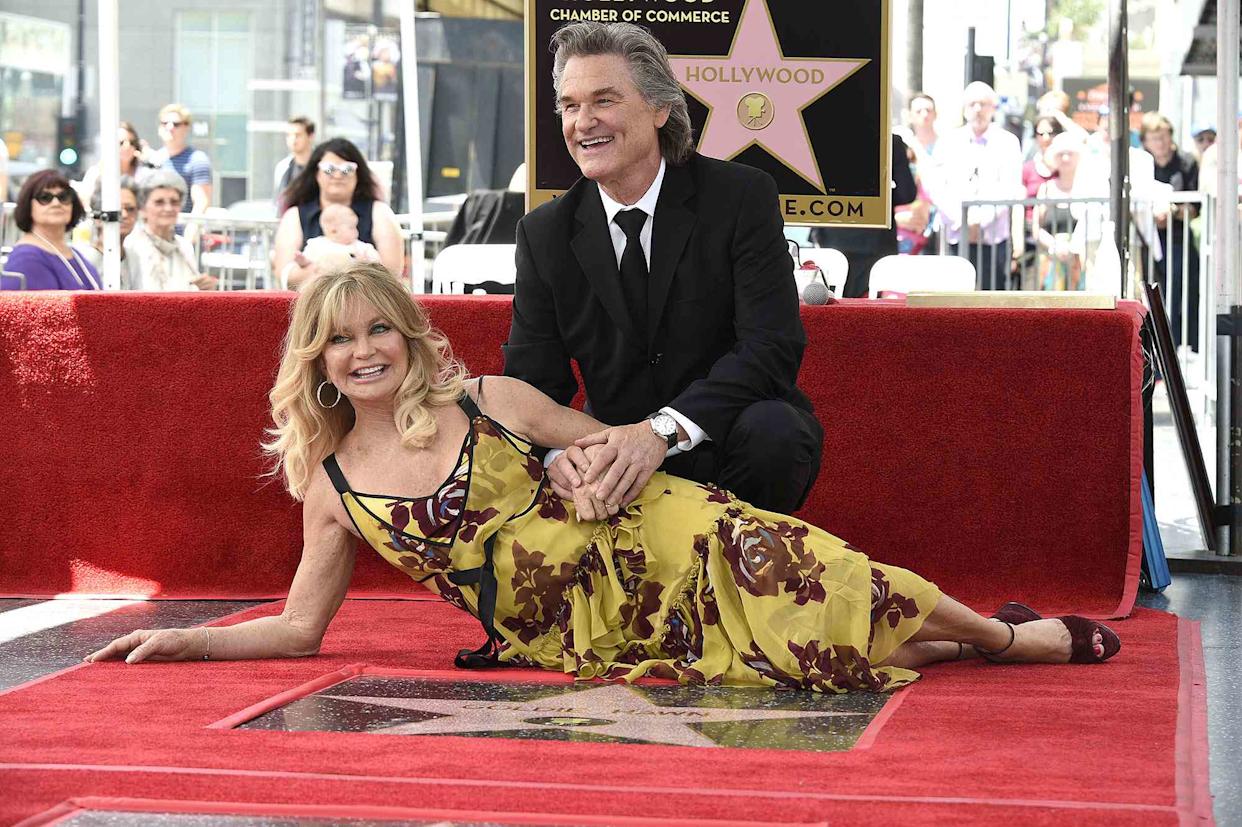 goldie-hawn-kurt-russell-romance-photos-8786.jpeg