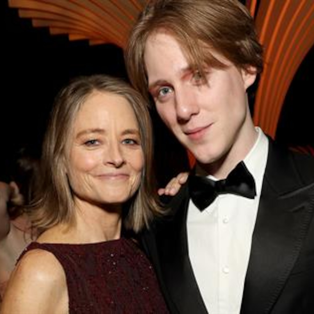 jodie-foster-sag-awards-2025-son-charlie-red-carpe-3309.jpeg